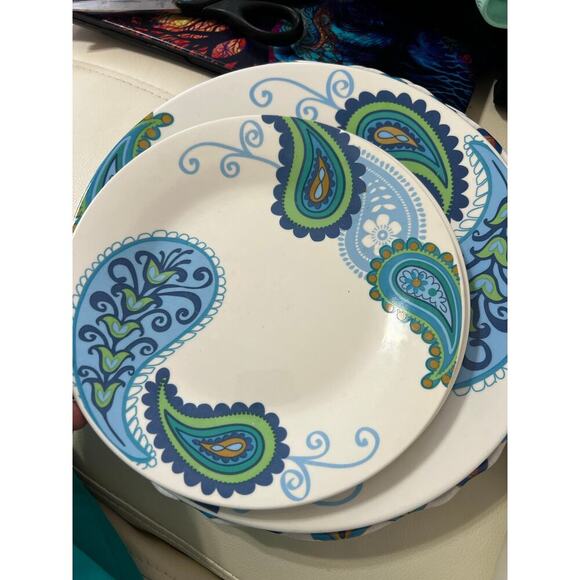 Blue and white paisley plates- 2 smaller plates and 1 large dinner plate - Picture 5 of 7